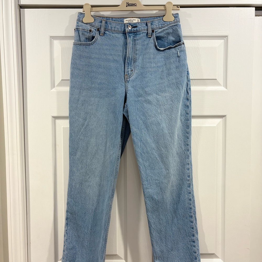 Abercrombie & Fitch The ‘90’s Straight Ultra High Rise Jeans